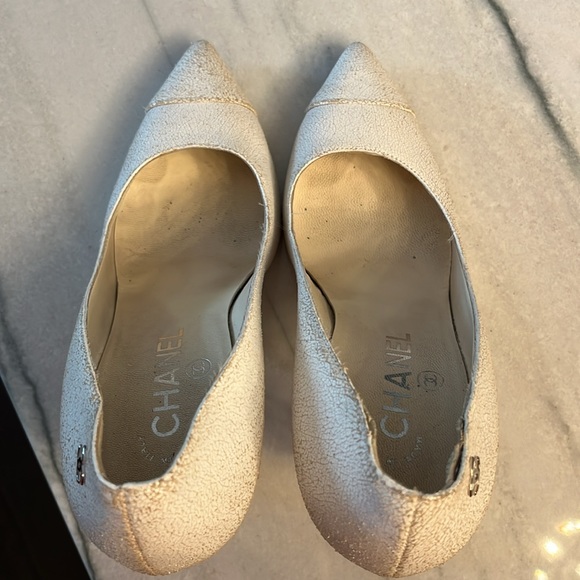 CHANEL 2014 White Crackled Leather CC Logo Pumps Sz 36.5 - Picture 7 of 7